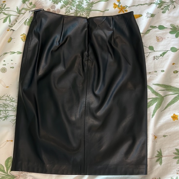 NWT Calvin Klein Faux Leather Skirt - size 6 - Picture 2 of 5